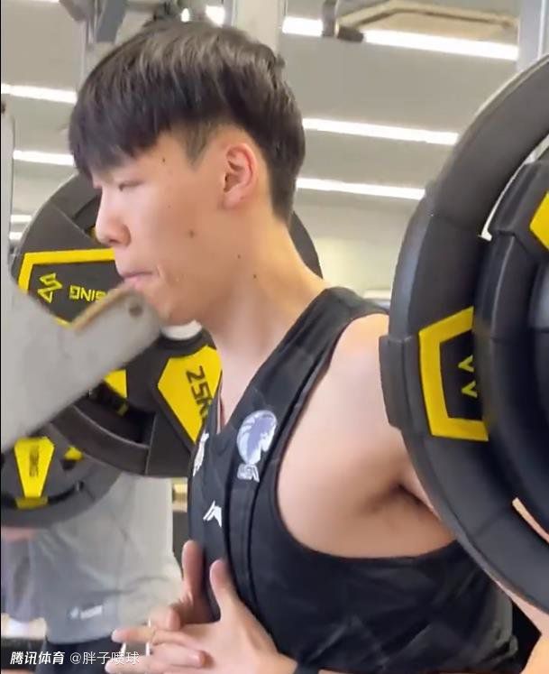 各大片商将最具竞争力的头部影片和重点宣发资源押注于此，力求在这个“最火热的阶段”抢占市场份额。