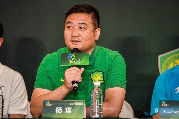 我给电影《三大队》的八个字就是‘唯真不破以情动人’，其实这部电影我给也有八个字传达给所有主创——举重若轻，向死而生。