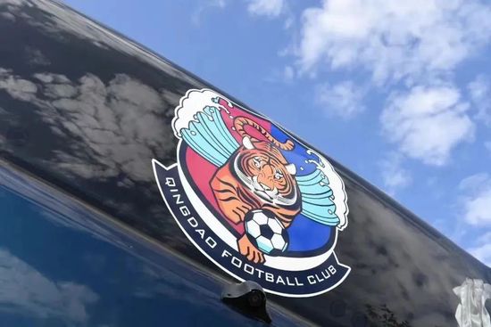 邓超在接受采访时表示，象征海洋色彩的爱琴海蓝是目前 邓超参与活动感受极限 感悟人生须有掌控力 2011-10-20 近日，邓超亮相敦煌，助阵其代言的汽车品牌年度盛典，并在沙漠里体验极限驾驶，感受与城市道路完全不同的“速度与激情”，令其感悟颇深，说“很多人驾驶汽车喜欢体验不同的精彩，甚至去到无人区的探险，就像人生一 上一页12345...99下一页 | | | | | | 电影频道节目中心官方网站CCTV6 VIP影院 全部 电影 电视剧 影人 视频 图片 新闻 更新时间 所有 1小时内 今日内 1周内 1个月内 从资讯频道搜索 结果 75761 条 孙俪携儿女现身机场邓超殿后 等等帅气小花可爱 2015-04-21 近日，邓超孙俪一家四口现身机场，当天孙俪抱着小女儿，推着坐在手推车里的儿子走出机场，在和司机汇合之后孙俪带着一对子女先一步前往停车场，而在等行李的邓超则被多位旅客认出，旅客纷纷拿出手机对着邓超拍照 谢娜蜂腰PK刘芸雪乳 邓超跳跃黄渤翘脚拼逗比 2014-11-28 27日，某人物颁奖盛典红毯在京举行。