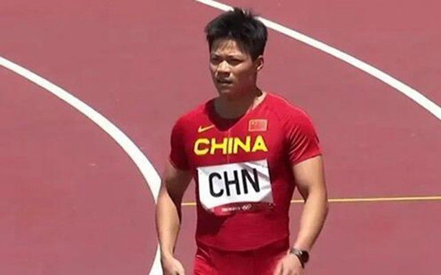 影片发布一组角色剧照，并同步曝光演员阵容，在杭州的湖光山色中，正上演这场关于“爱和美味”的温暖故事。