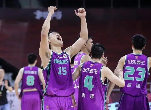 梁家辉母亲加拿大去世 成为演员母亲是“引路人” 2020-06-02 据港媒报道，梁家辉母亲赵彩霞于5月25日在加拿大多伦多离世，享年89岁，丧礼于6月2日举行。